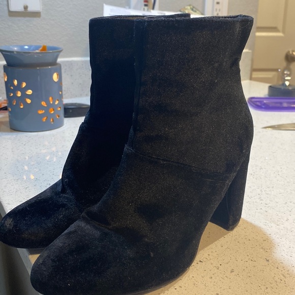 Velvet black booties - Picture 2 of 5